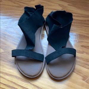 Sanuk size 8